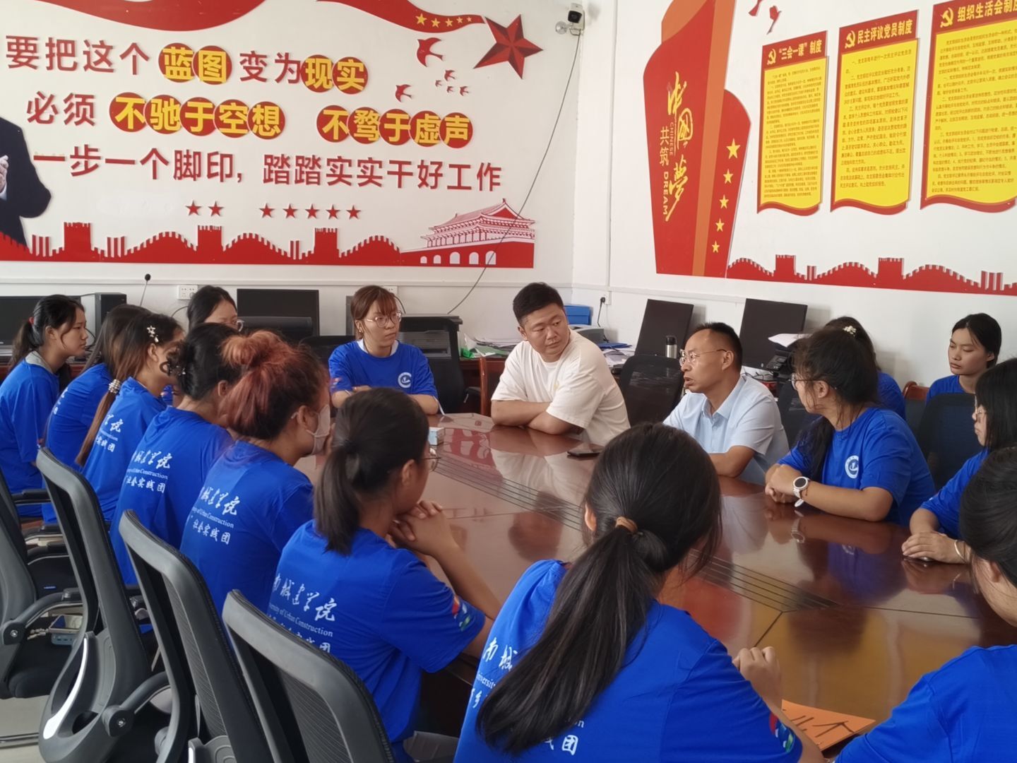 ���ϳǽ��W(xu��)Ժ���Ռ�(sh��)�`�(du��)���M(j��n)�W(xu��)У���l(xi��ng)�庢�ӂ��͜�ů���麢�ӂ�����(l��i)�tɫԊ(sh��)��