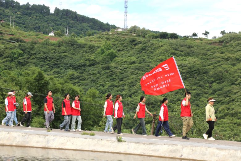 �ؑc��ͨ�W(xu��)Ժ�_չ��������֣���ů�ń���2025�����ڡ������l(xi��ng)��������`���