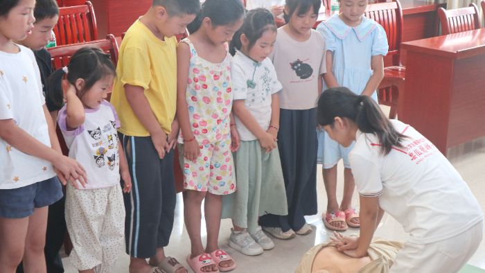 �F꠳ɆT�Z����麢�ӂ�ʾ���ķΏ��K�� ����ɔz