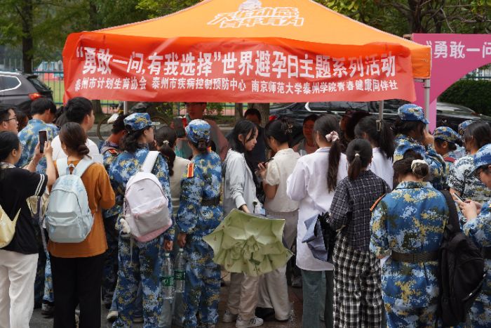 ���¸�һ���������x�񡱡����ഺ����ϵ�л��(d��ng)