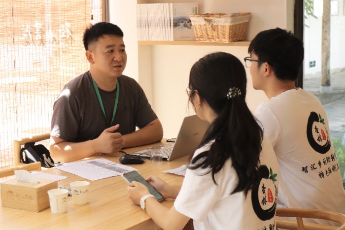 ��һ�R���t�WԺ�����ݡ��ǅR�l�����D�ͣ���ɫ�ڄ����³̡���ͬ��ԣ�F�^����